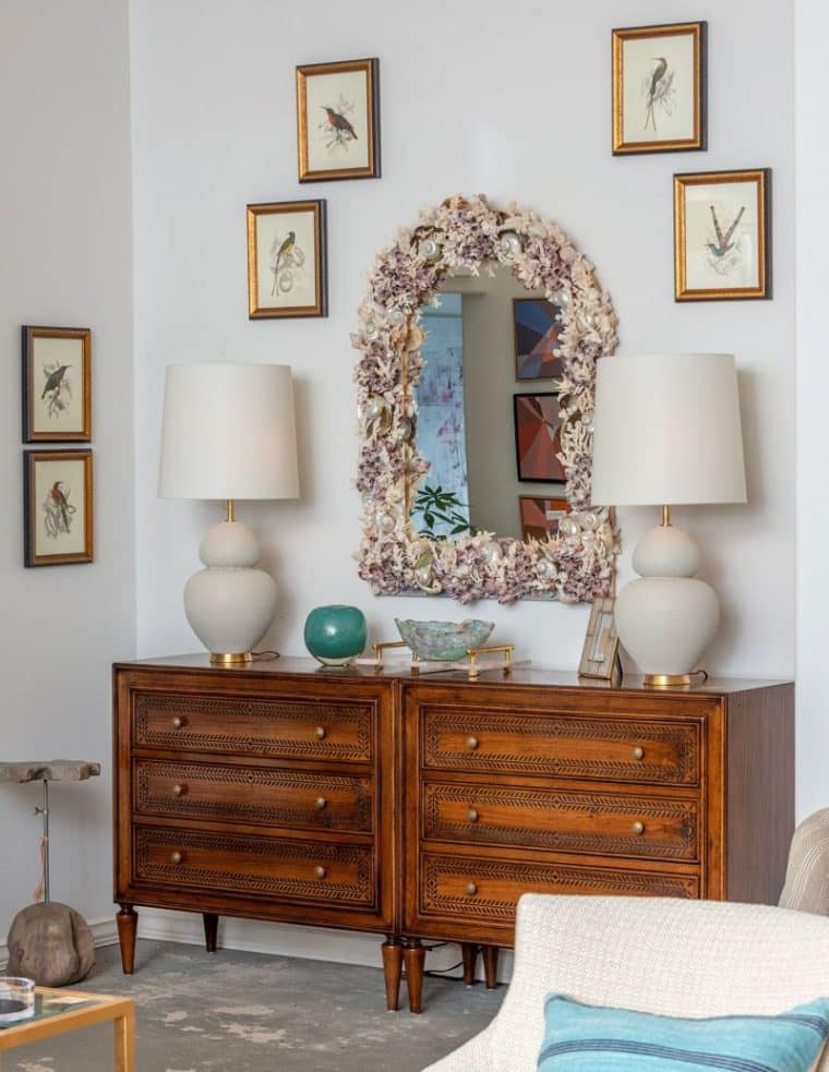 Laurel Leaf Motif Chest